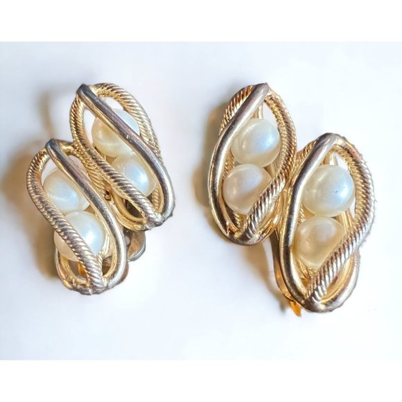 Hobe Jewelry - Hobe Clip On Earrings Gold Tone Pearl Twisted Cage